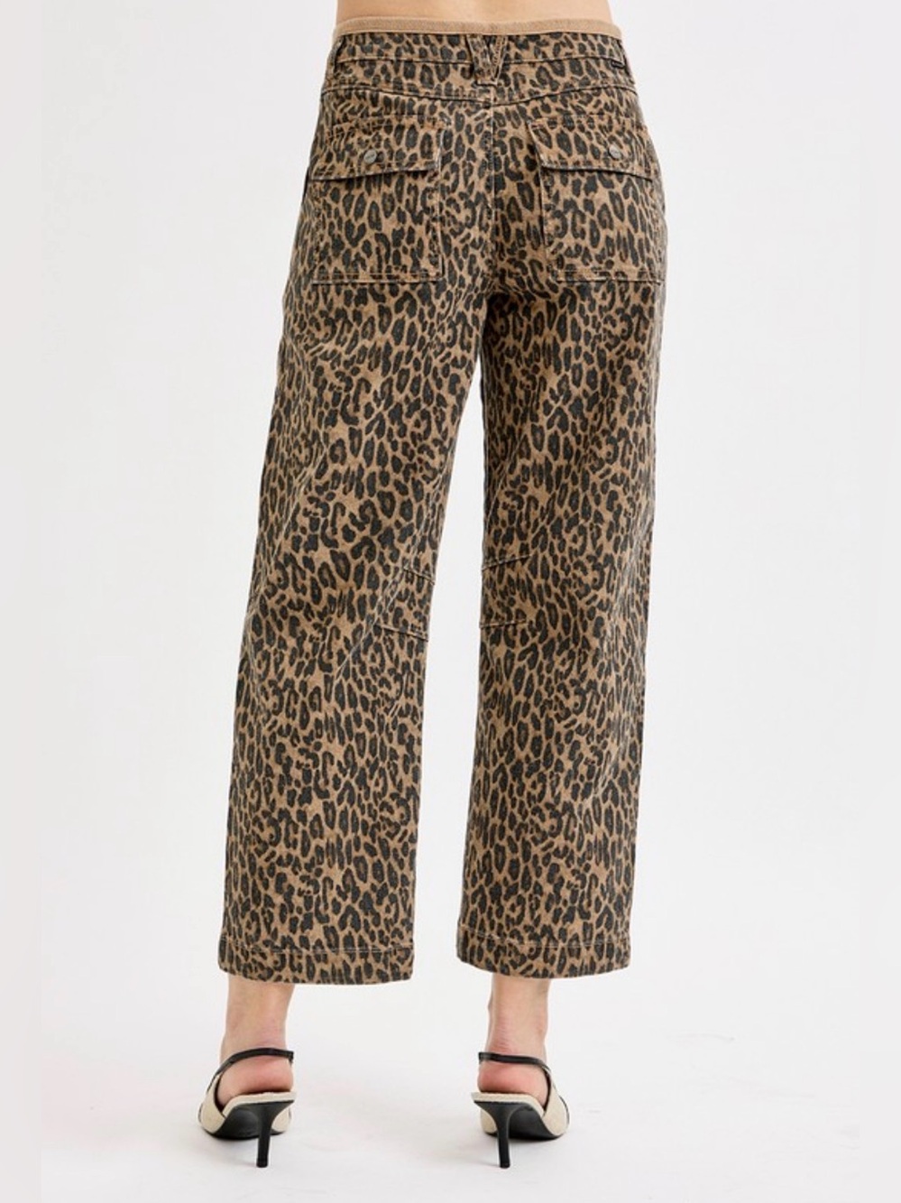 884. RISEN Women’s Leopard Print Mid-Rise Crop Relaxed Jeans NWT - Picture 2 of 2